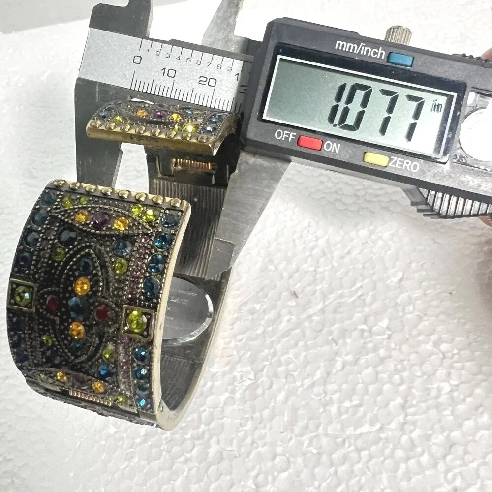 Heidi‎ Daus Womens Cuff Watch 87098 Hinged Crystal Jeweled Works New Batter - Picture 5 of 11